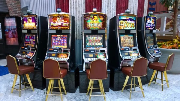 Evolution Gaming table interface showing betting layout and live dealer feed
